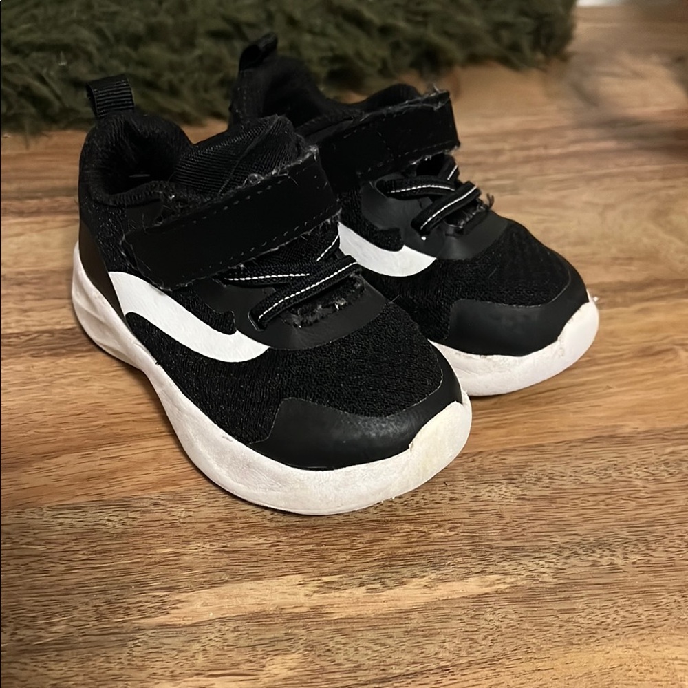 Black and White Sneakers Athletic Low-Top